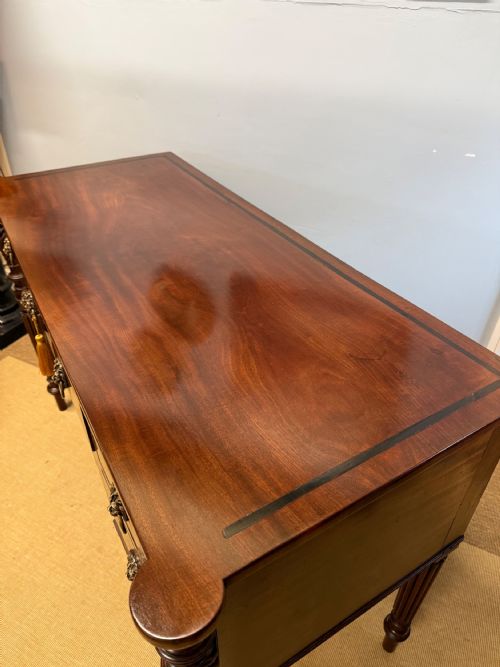A FINE REGENCY MAHOGANY SIDEBOARD WITH EBONY INLAY - ADDITIONAL PHOTO 5