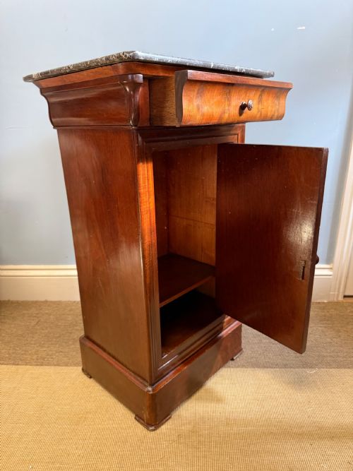 A 19TH C FRENCH MAHOGANY BEDSIDE CABINET - ADDITIONAL PHOTO 4