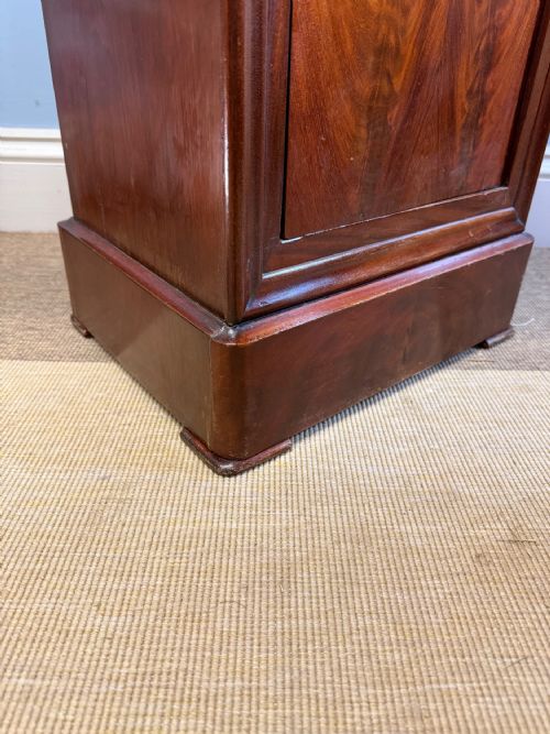 A 19TH C FRENCH MAHOGANY BEDSIDE CABINET - ADDITIONAL PHOTO 5