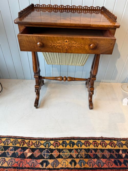 A 19TH CENTURY WALNUT WORK TABLE - ADDITIONAL PHOTO 2