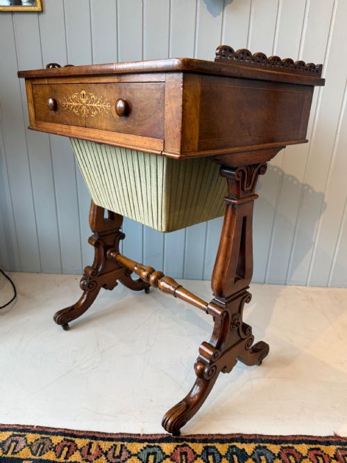 A 19TH CENTURY WALNUT WORK TABLE - ADDITIONAL PHOTO 5