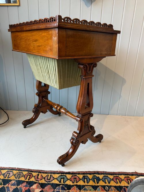 A 19TH CENTURY WALNUT WORK TABLE - ADDITIONAL PHOTO 6