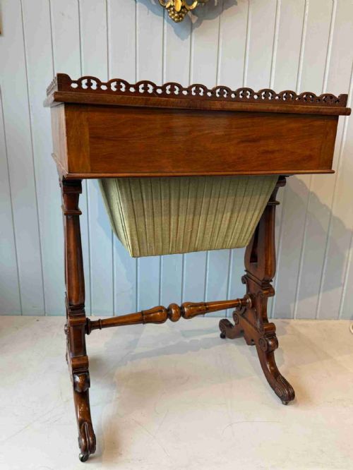 A 19TH CENTURY WALNUT WORK TABLE - ADDITIONAL PHOTO 7