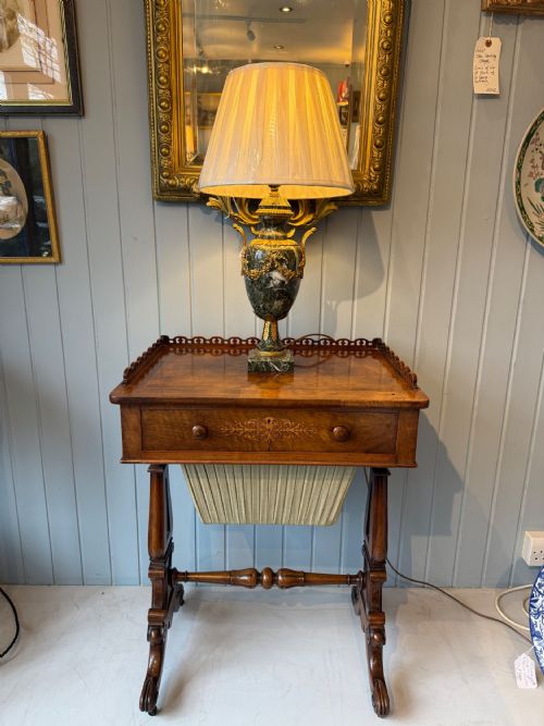 A 19TH CENTURY WALNUT WORK TABLE - ADDITIONAL PHOTO 8
