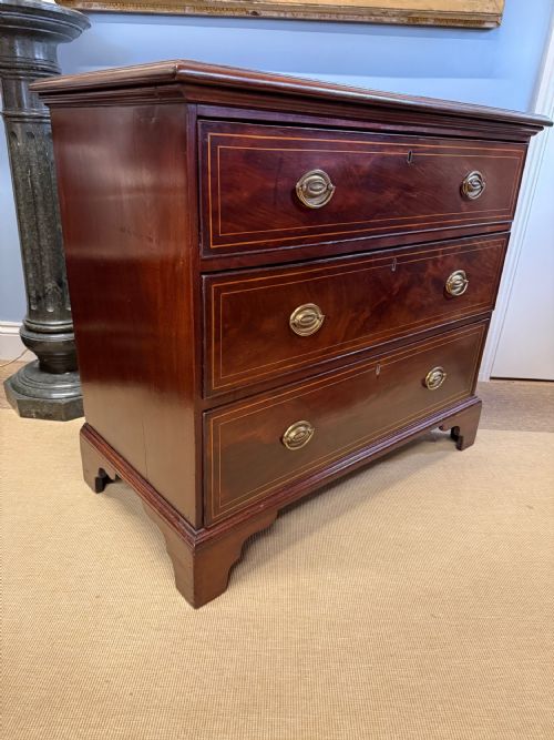 A GEORGIAN MAHOGANY THREEDRAWER CHEST - ADDITIONAL PHOTO 2