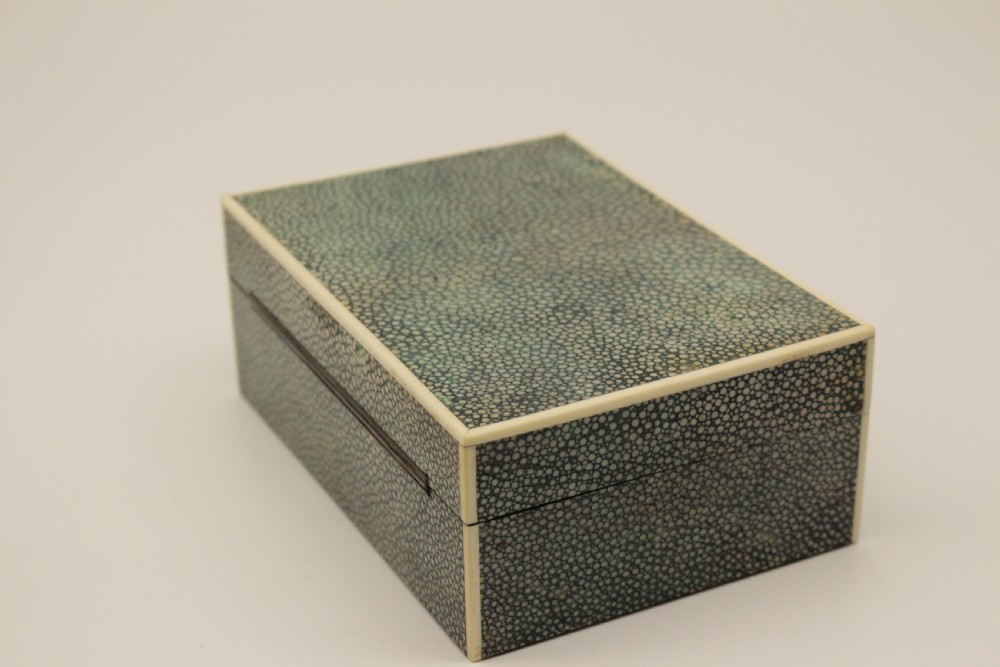 A Shegreen Cigrarette Box    View V