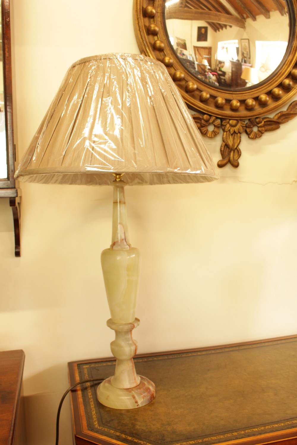 A Pair Of 1930's Italian Onyx Table Lamps 


A Pair Of 1930's Onyx Table Lamps   View IV