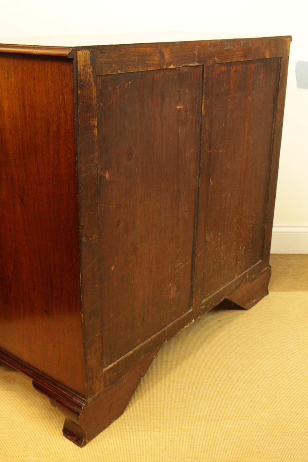 A Fine Quality Georgian Mahogany Chest of Drawers c.1760 View VII