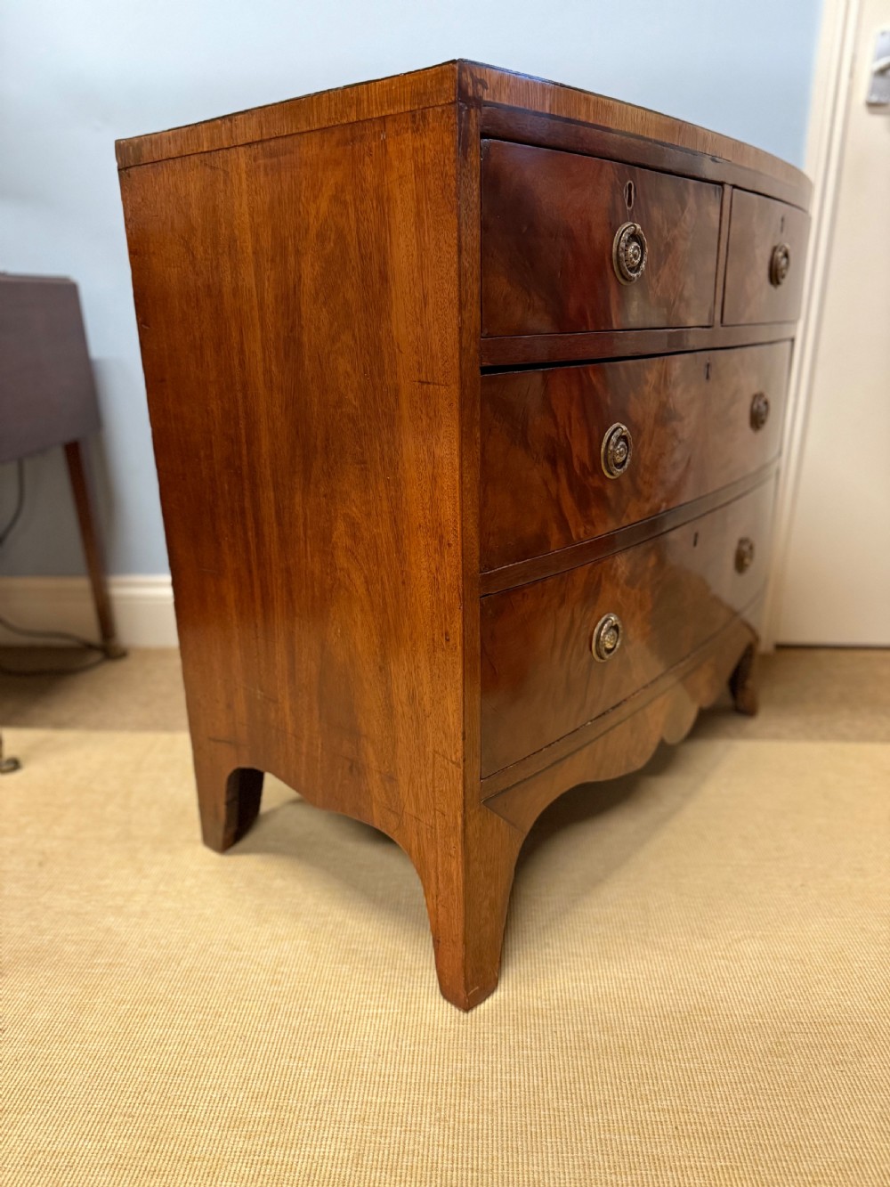 An Early 19th Century Flamed Mahogany Chest Of Drawers View V