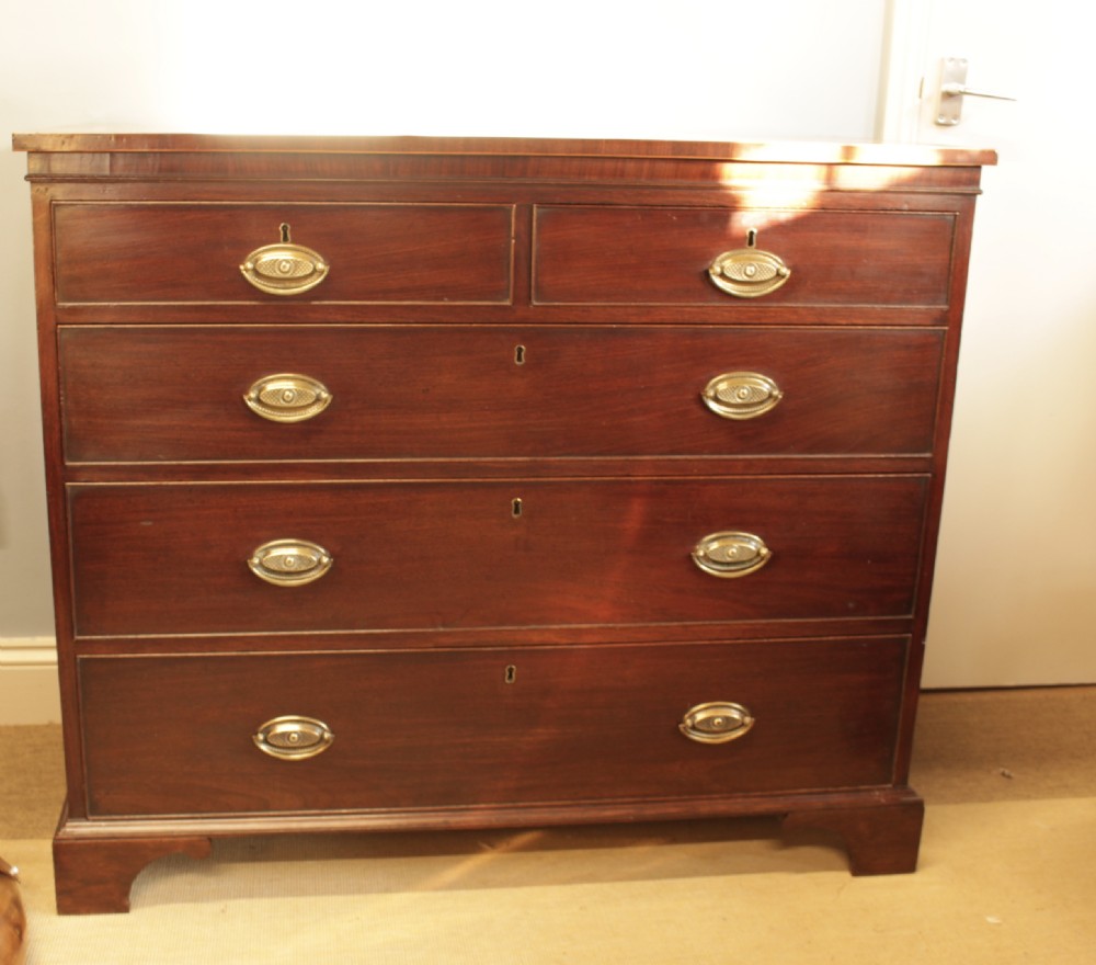 A Georgian Mahogany Chest of Drawers  View X