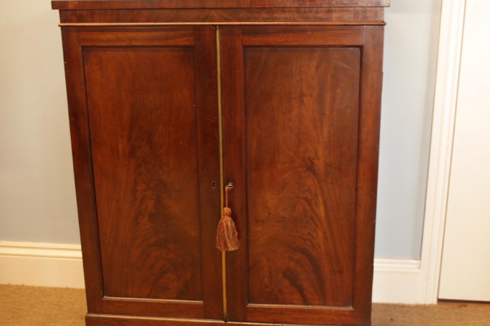A Regency flame mahogany side cabinet featuring a two-door cupboard base below a tiered open shelf superstructure supported by slender turned columns. View V
