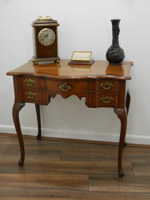 LATE EIGHTEENTH CENTURY WALNUT LOWBOY - ADDITIONAL PHOTO 4