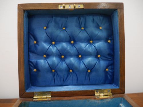 VICTORIAN WALNUT JEWELLERY BOX - ADDITIONAL PHOTO 4