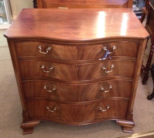 Antique Victorian Solid Mahogany Serpentine Fronted Chest of Drawers (Only 82 Cm Wide)