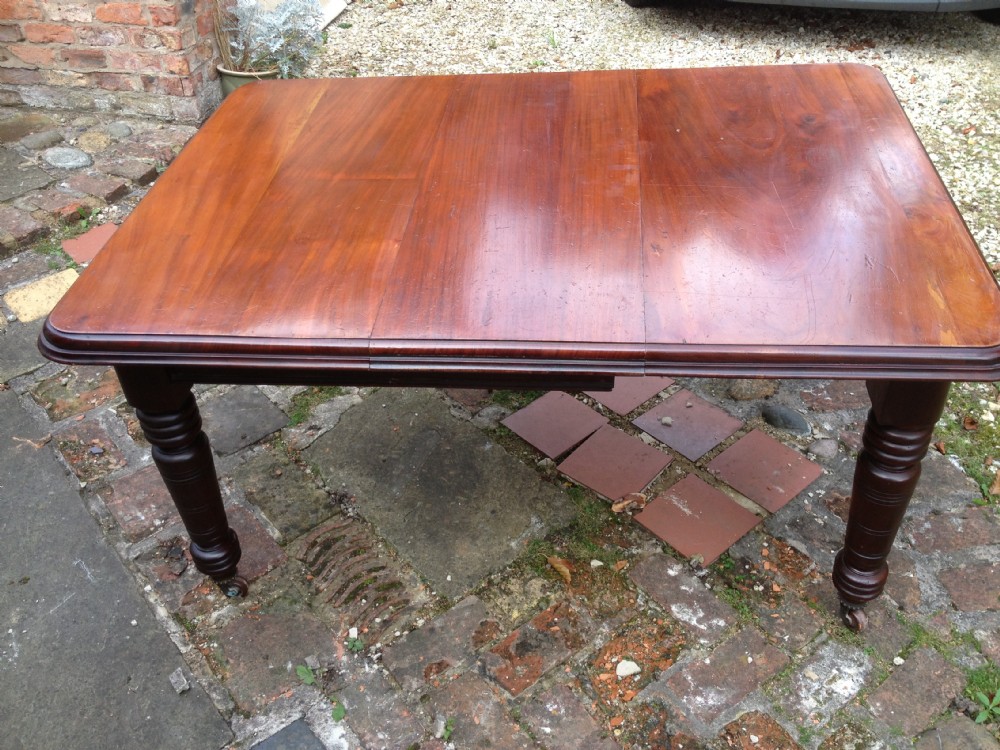Antique Victorian six seater wind out table in walnut. Original condition circa 1870