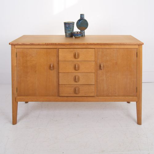 COTSWOLD SCHOOL OAK SIDEBOARD BY GORDON RUSSELL - ADDITIONAL PHOTO 3