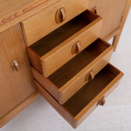 COTSWOLD SCHOOL OAK SIDEBOARD BY GORDON RUSSELL - ADDITIONAL PHOTO 4