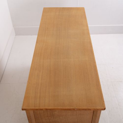 COTSWOLD SCHOOL OAK SIDEBOARD BY GORDON RUSSELL - ADDITIONAL PHOTO 9