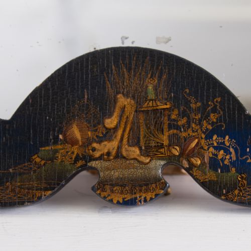 EXQUISITE LITTLE FAN SHAPED CHINOISERIE MIRROR C1920 - ADDITIONAL PHOTO 1