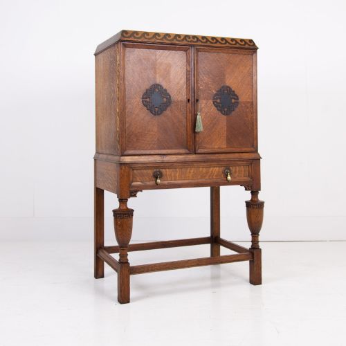 attractive quality oak drinks cabinet by inglesants c1920 - CATEGORY: ANTIQUE CUPBOARDS - DATED 1920
