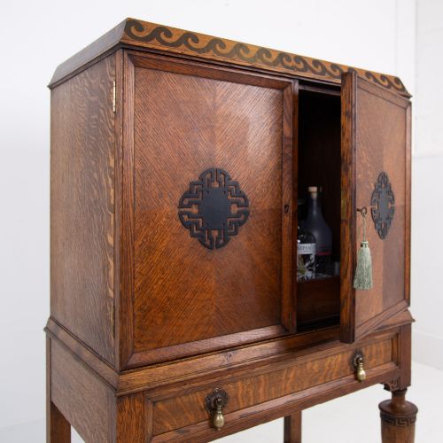 ATTRACTIVE QUALITY OAK DRINKS CABINET BY INGLESANTS C1920 - ADDITIONAL PHOTO 1