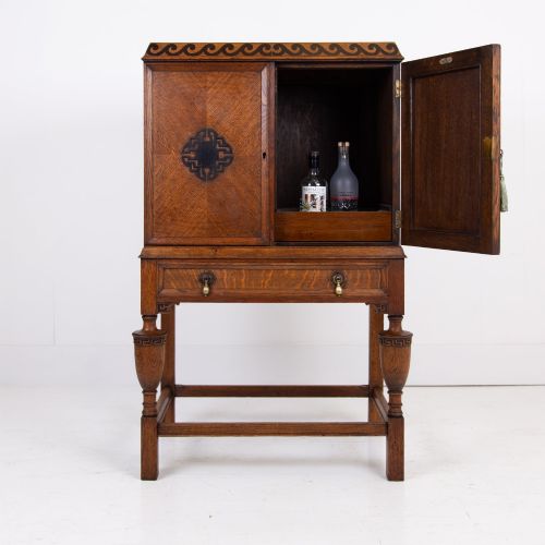 ATTRACTIVE QUALITY OAK DRINKS CABINET BY INGLESANTS C1920 - ADDITIONAL PHOTO 6