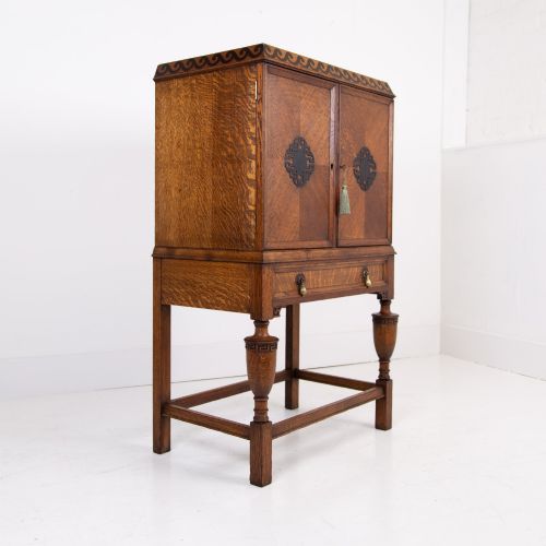 ATTRACTIVE QUALITY OAK DRINKS CABINET BY INGLESANTS C1920 - ADDITIONAL PHOTO 7