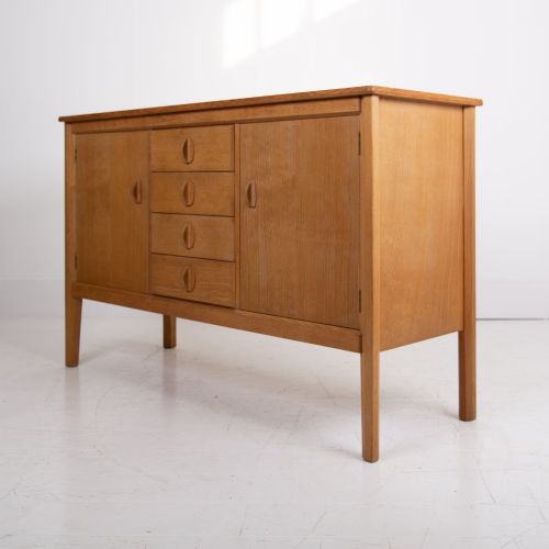cotswold school oak sideboard by gordon russell - CATEGORY: ANTIQUE SIDEBOARDS - DATED 1930