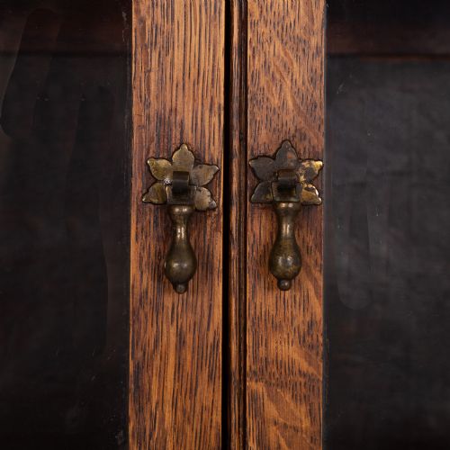 ATTRACTIVE ENGLISH OAK BOOKCASE C1930 - ADDITIONAL PHOTO 5