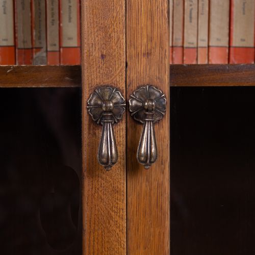 ATTRACTIVE 2 DOOR GLAZED BOOKCASE CABINET C1930 - ADDITIONAL PHOTO 3