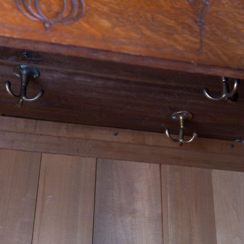 ATTRACTIVE GOLDEN OAK ARTS AND CRAFTS WARDROBE 1910 - ADDITIONAL PHOTO 10