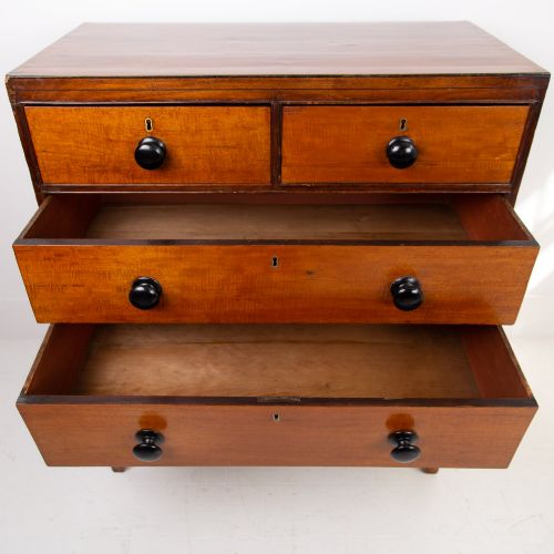 ATTRACTIVE GEORGIAN MAHOGANY COUNTRY CHEST OF DRAWERS - ADDITIONAL PHOTO 5