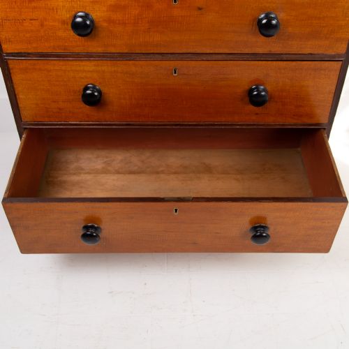 ATTRACTIVE GEORGIAN MAHOGANY COUNTRY CHEST OF DRAWERS - ADDITIONAL PHOTO 6