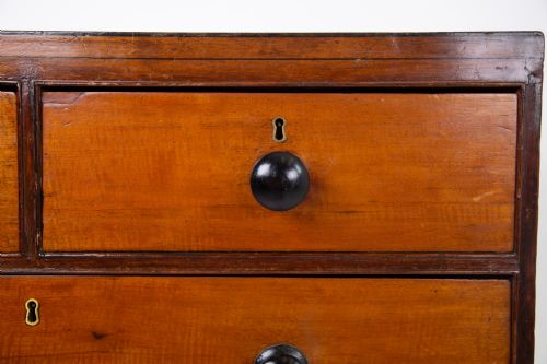 ATTRACTIVE GEORGIAN MAHOGANY COUNTRY CHEST OF DRAWERS - ADDITIONAL PHOTO 10