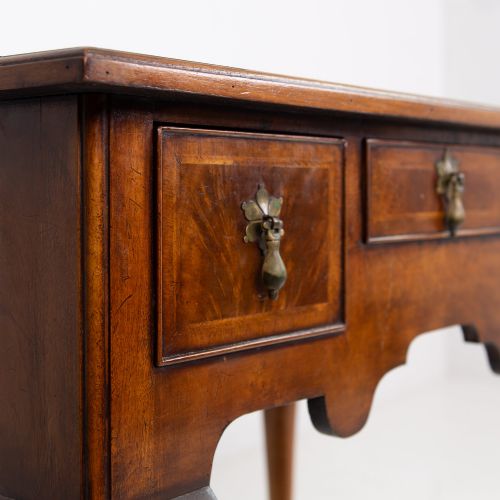 ATTRACTIVE QUALITY WALNUT 3 DRAWER LOWBOY C1920 - ADDITIONAL PHOTO 2