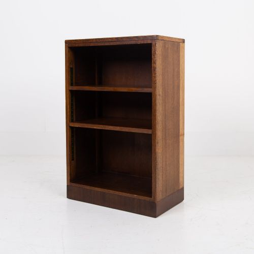 LEATHER TOPPED OAK OPEN BOOKCASE 1930S