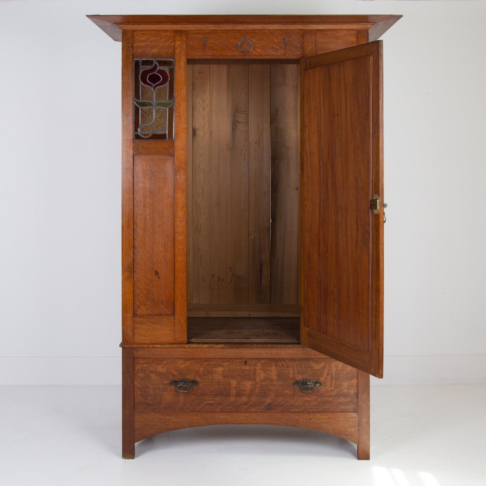 Attractive Golden Oak Arts and Crafts Wardrobe 1910 View IX