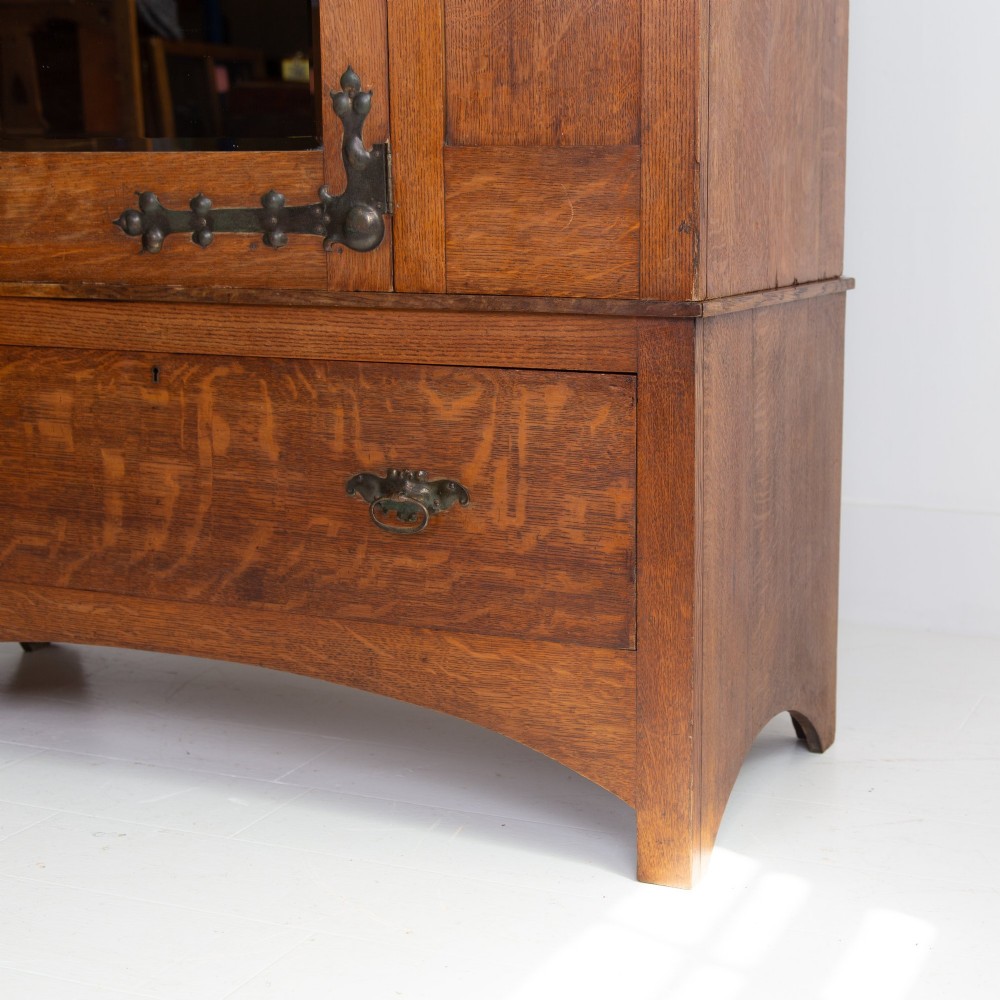 Attractive Golden Oak Arts and Crafts Wardrobe 1910 View XIII