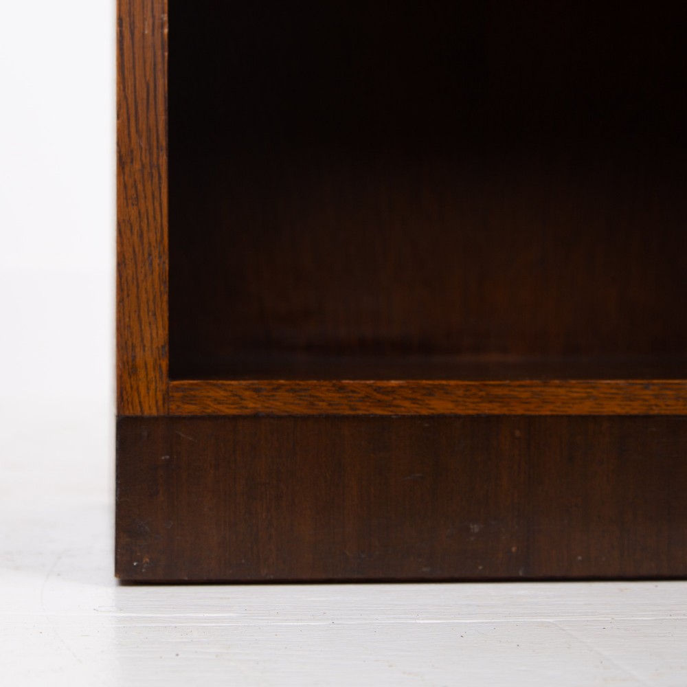A 1930s dark oak open bookcase featuring two adjustable shelves, a leather-inset top surface, and a solid plinth base. View VIII