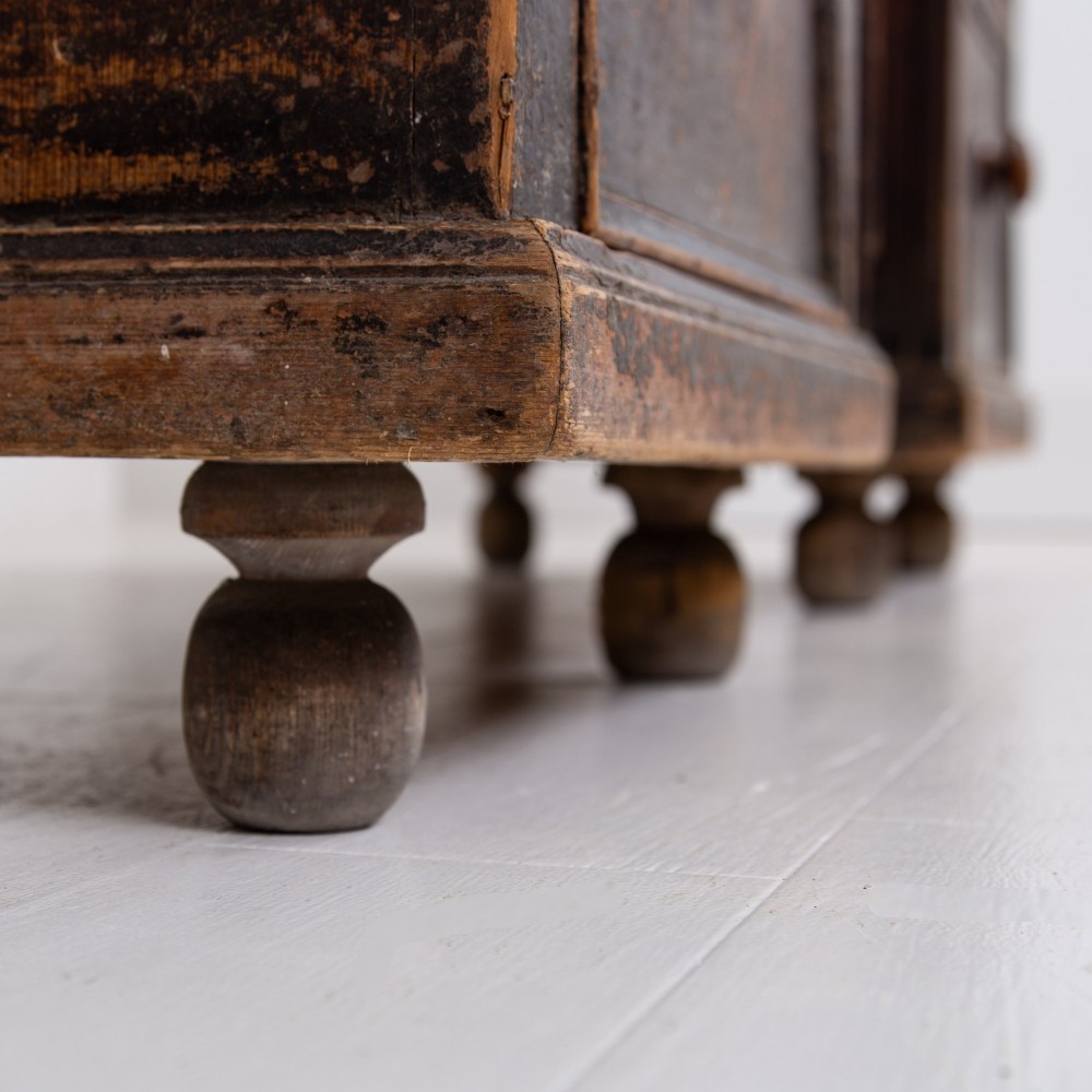 A 19th-century dark brown painted wooden kitchen dresser with seven drawers, a central cupboard, wooden knobs, and turned feet. View VIII