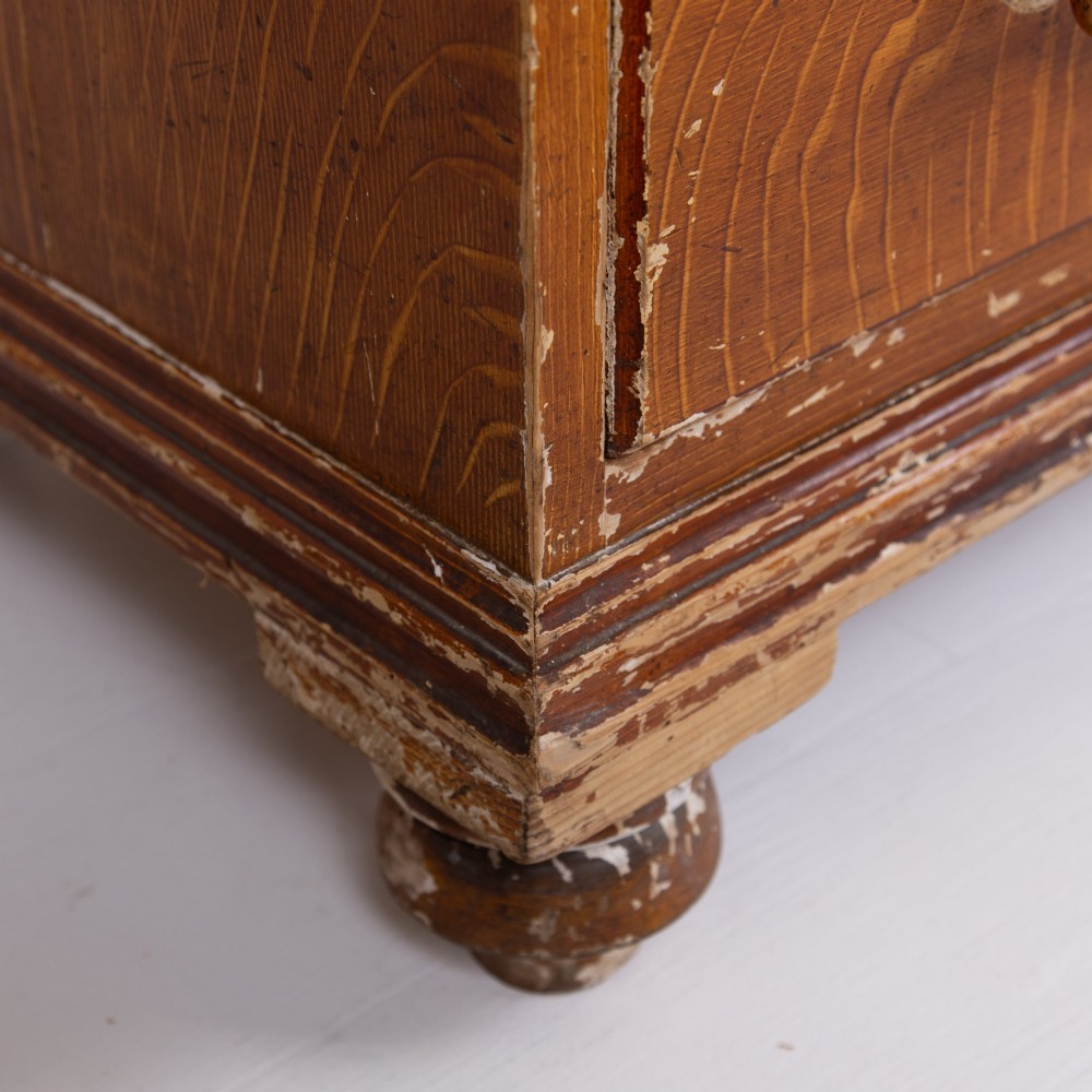 A Victorian scumble-painted pine kitchen dresser with three drawers, a cupboard door, turned knobs, and a galleried splashback shelf. View IX
