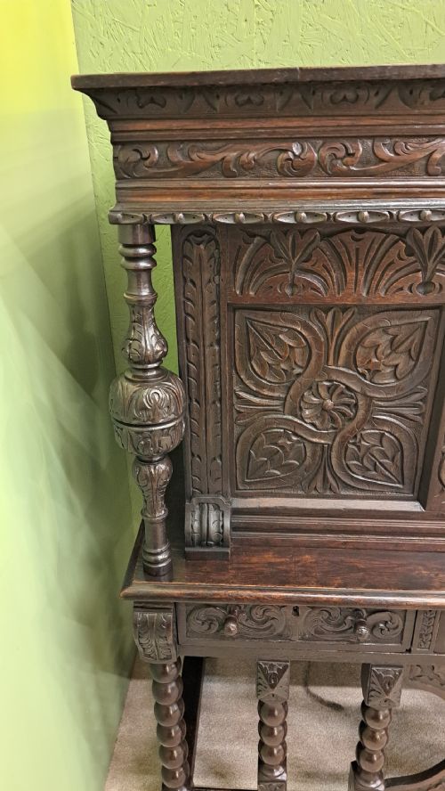 17TH CENTURY SHORT CUPBOARD - ADDITIONAL PHOTO 5