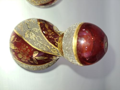 A PAIR OF BOHEMIAN RUBY AND GILDED GANGING BELLS - ADDITIONAL PHOTO 3