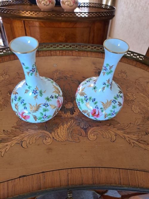 AN ORIGINAL PAIR OF CROWN DERBY BUD VASES