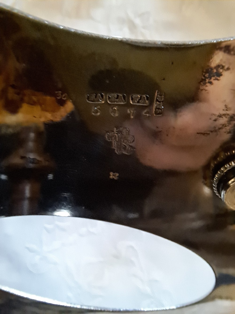 An Edwardian silver-plated relish caddy featuring a central carrying handle and two fitted cut-glass dishes with geometric patterns. View XI