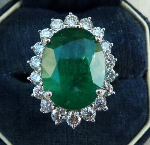 Wonderful 8ct Emerald and Diamonds 18ct White Gold 1950'S Cluster Cocktail Vintage Antique Ring
