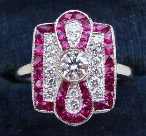 Gorgeous Art Deco Ruby and Diamonds 18ct 18k White Gold Vintage Antique Cluster Ring