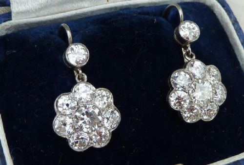 fig 2. Stunning 18ct & platinum art deco 4.30ct diamond diamond daisy vintage antique cluster earrings
