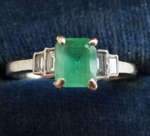 Beautiful Art Deco 18ct 18k White Gold 0.75ct Emerald and Baguette Diamond Vintage Antique Ring