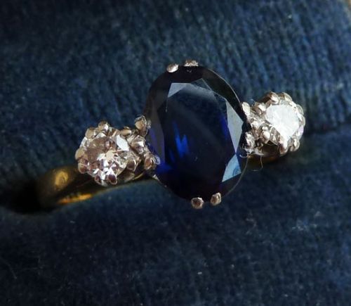 fig 2. Beautiful art deco 18ct 18k gold platinum 1.50ct sapphire and diamond trilogy vintage antique ring